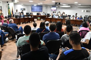 AUDIÊNCIA PÚBLICA PROMOVE DEBATE SOBRE HORÁRIO DE FUNCIONAMENTO DAS FARMÁCIAS