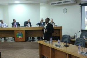 Câmara discute tratamento para usuários de drogas.