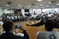 Movimento de Ocupação e Reitor da UFVJM fazem reunião na Câmara.
