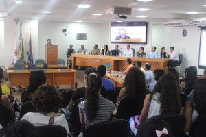 VIOLÊNCIA CONTRA A MULHER É ASSUNTO NA CÂMARA MUNICIPAL DE UNAÍ