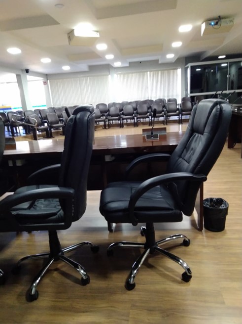 CÂMARA MUNICIPAL DE UNAÍ PUBLICA AVISO DE CONTRATAÇÃO DIRETA